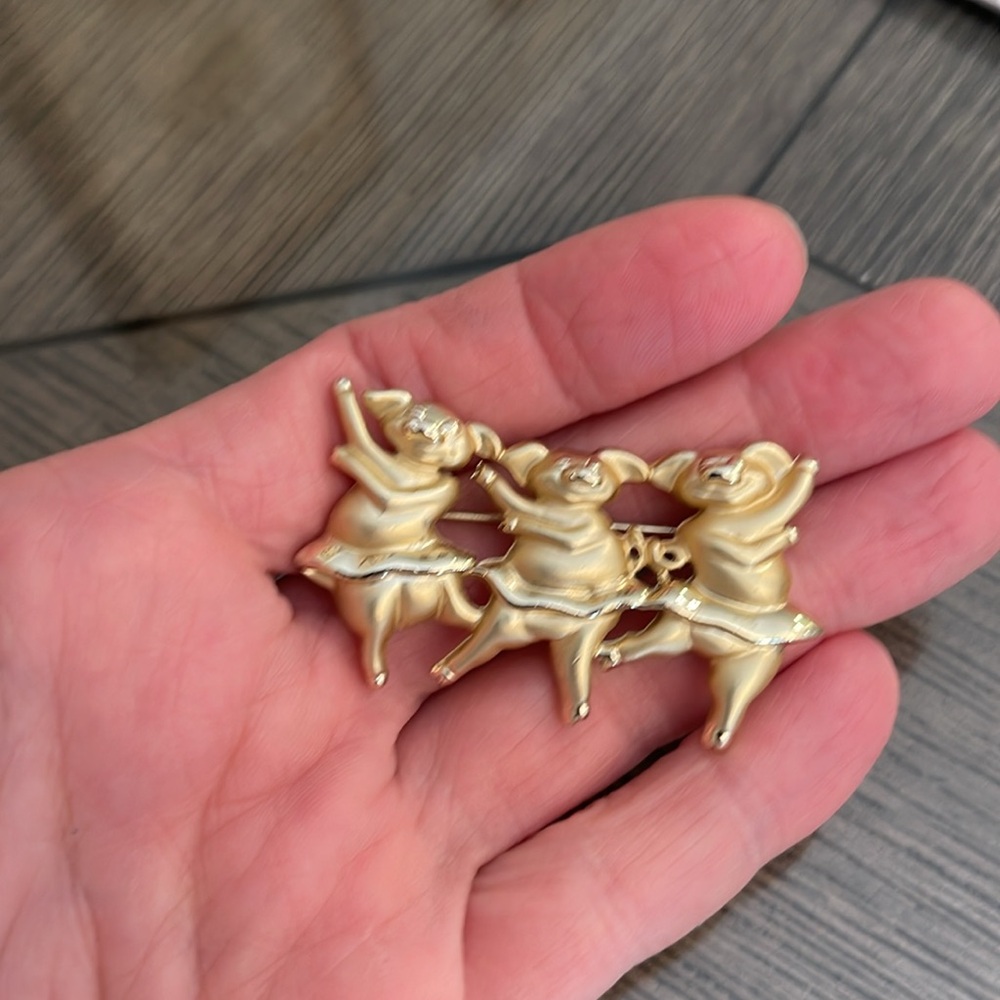 Vintage 1980s Gold Tone Three Pigs Piglets Dancing Ballerina Brooch Pin Jewelry - Picture 7 of 16